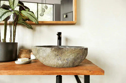 vintage waskom op houten plank