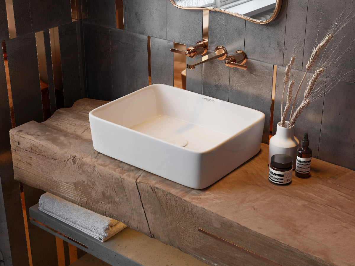 rechthoekige witte waskom in badkamer