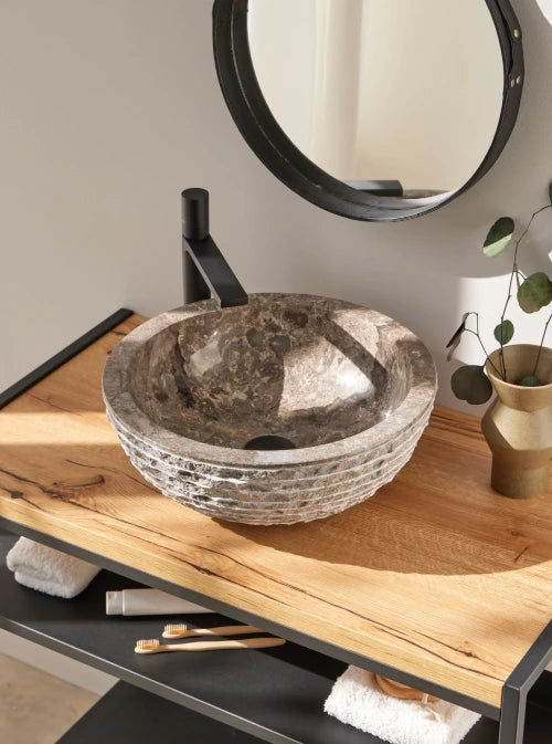 grijze waskom natuursteen rond