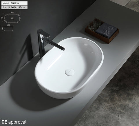 witte ovale waskom met grijze kraan