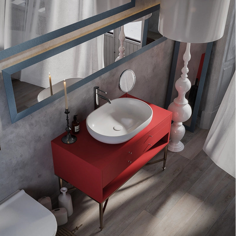 ovale waskom met chrome kraan in badkamer