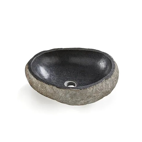 Organische zwarte natuurstenen waskom riviersteen 45x40x15cm met ruwe buitenrand en gepolijste binnenzijde, perfect voor een luxe en warme badkamerstijl